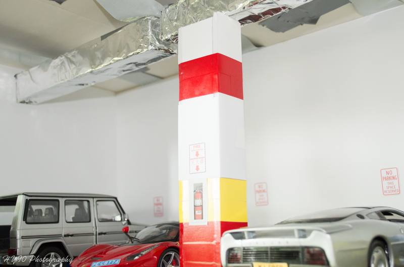 Illustration for article titled 1:18 Parking garage diorama
